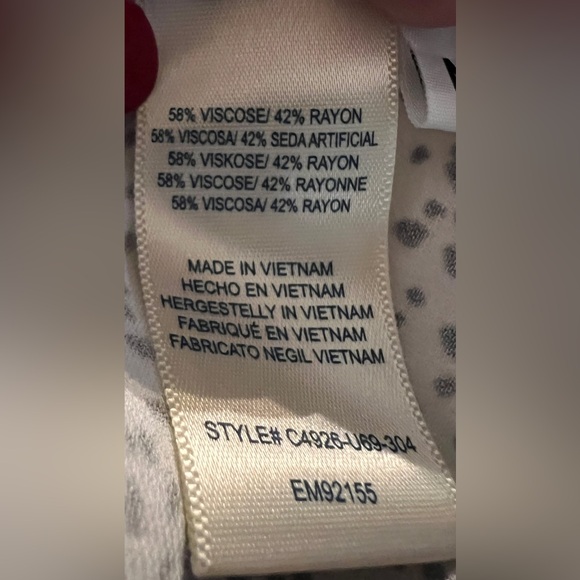 Cloth & Stone 
Medium 
Navy Blue and White 
Tank Top
NWOT - Picture 9 of 9